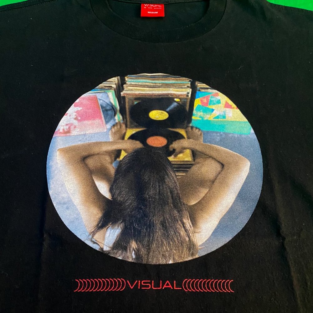 Mens Visual Skateboards Tee M Sexy Girl & Records - Picture 2 of 3